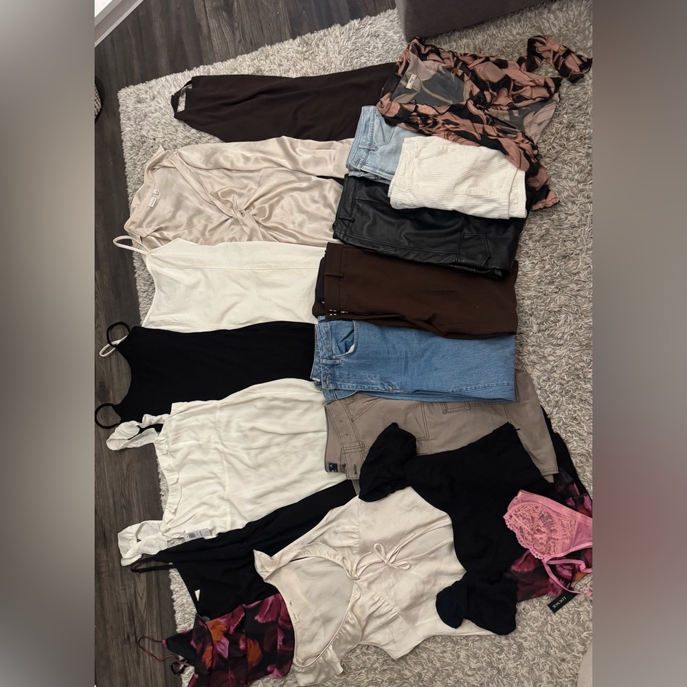 Size M/L Clothing Lot